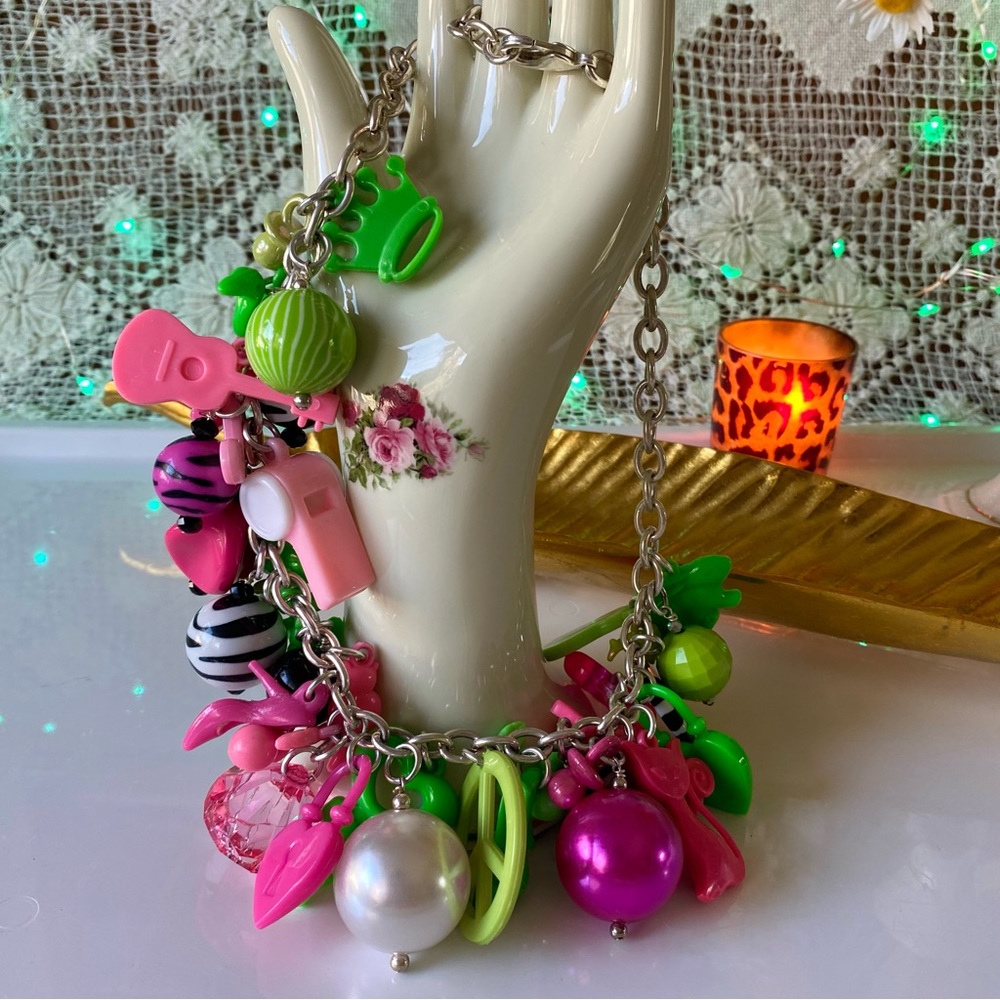 amazing vintage 80s / 90s chunky charm necklace / 17” - Picture 2 of 4